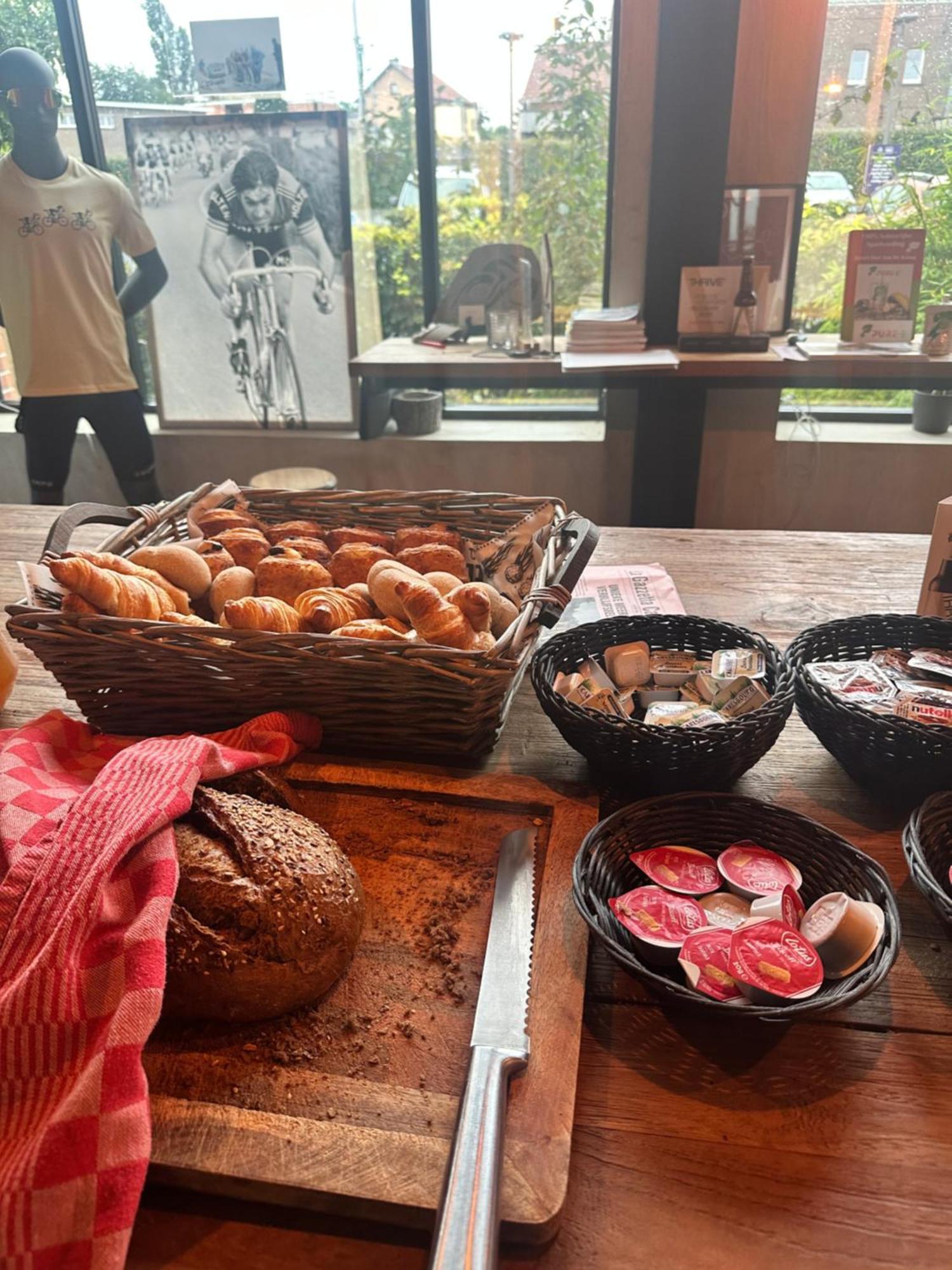 Hotel Cafe Coureur Borgloon Zewnętrze zdjęcie